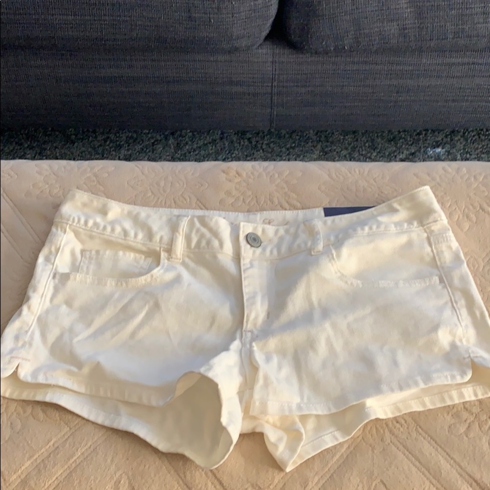 American Eagle Off white cream denim shorts